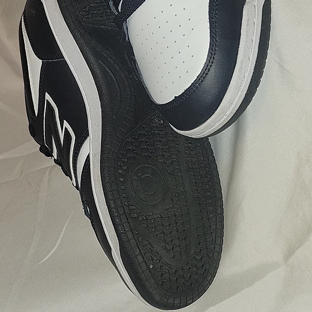 New Balance 10.5 Shoes - Picture 2 of 3